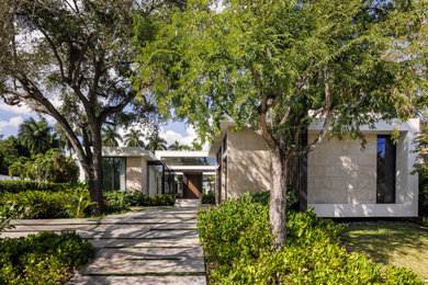 Inspiration for a contemporary house exterior in Miami.