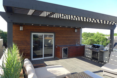 Deck - contemporary deck idea in Chicago
