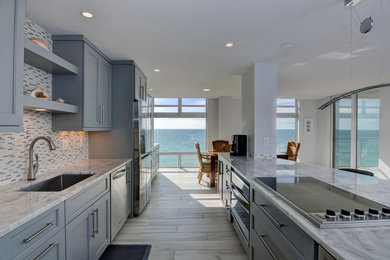 Transitional kitchen photo in Tampa