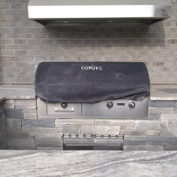 Grill Surrounds / Grill Islands / Outdoor Kitchens