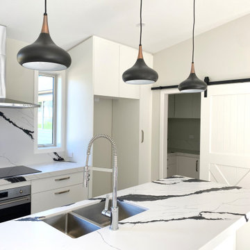 Unique Calacatta Black™ de #QuartzCOMPAC