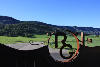 Inspiration for a rustic landscaping in Santa Barbara.