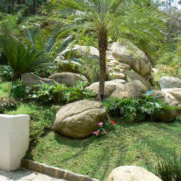Jardín en Valle de Bravo Casa B (Vista desde el garage)