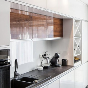 High Gloss Doors with Aluminum Integrated Handle