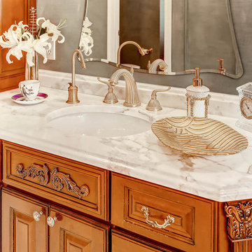Refined Elegance in an Expansive Master Bath