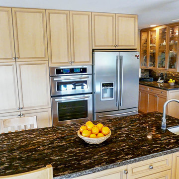 Kitchen Eat-In