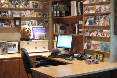 Home office photo in Miami