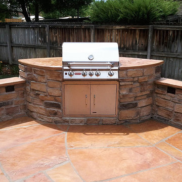 Outdoor Kitchens & Grills