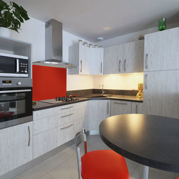 Cuisine moderne en mélaminé structuré imitation bois