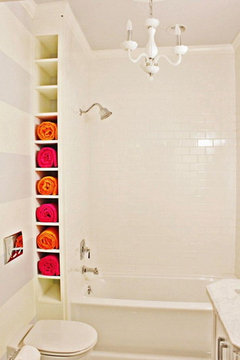 shelves of different heights/widths behind tub in guest bathroom. Start the  shelves approx. 15 above tu…