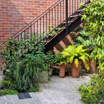 Secluded shady courtyard - Epsom