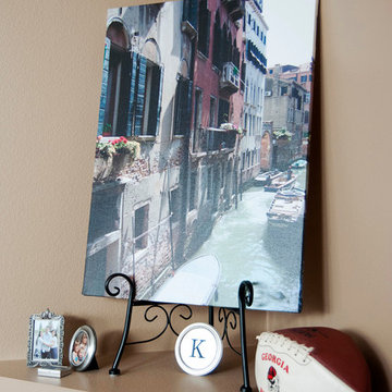 Entry nook with favorite mementos