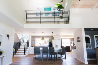 Example of a transitional home design design in Sacramento