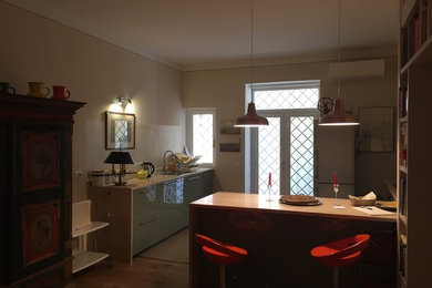 Example of a classic kitchen design in Florence