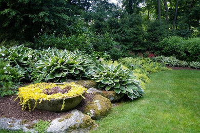 Inspiration for a contemporary landscaping in New York.