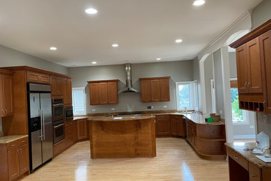 Example of a kitchen design in Chicago