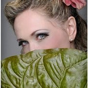 Anya Chamberss foto