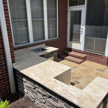 Outdoor kitchen in travertine, Lexington