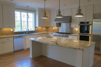 Kitchen - large traditional kitchen idea in Boston