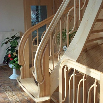 Holztreppe, Esche, Ahornwand