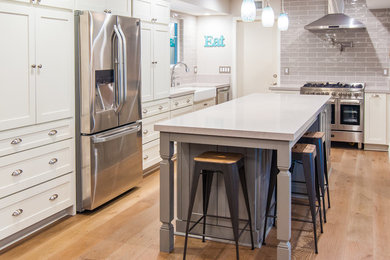 Example of a trendy kitchen design in Los Angeles