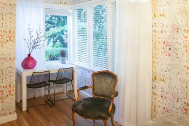 Bedroom - transitional bedroom idea in San Francisco