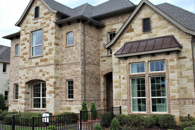 Example of an exterior home design in Dallas