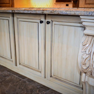 Traditional Kitchen - Center Island