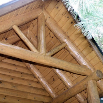 Full log for the double truss and support posts and all pine roof decking