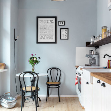 Berlin - Private Studio Apartment – Weiße, klassische Küche