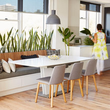 Modern Dining Room by Marlowe Hues - Colour & Design