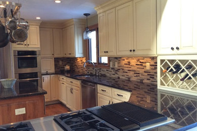 Inspiration for a timeless kitchen remodel in Boston