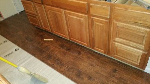 I Have Midwood Oak Colored Cabinets, What Color Laminate Flooring With Oak Cabinets