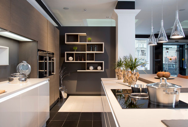Contemporary Kitchen by Официальный шоурум Nolte Moscow