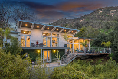 Inspiration for a contemporary home design remodel in Los Angeles