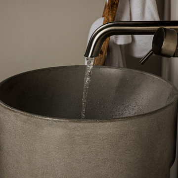 SOLIA pedestal sink