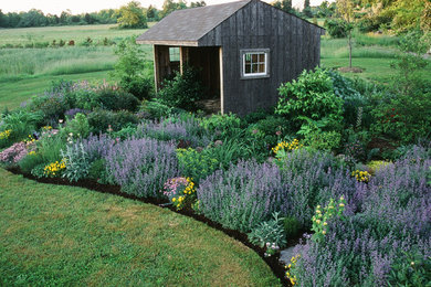 Photo of a rustic landscaping in Philadelphia.