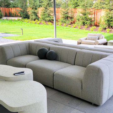 Indoor–Outdoor Modern Living