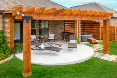 Example of a classic patio design in Dallas