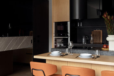 Идея дизайна: прямая кухня среднего размера в современном стиле