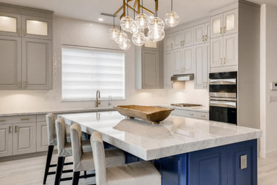 Kitchen - contemporary kitchen idea in Phoenix
