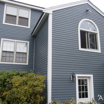 Marblehead, MA - James Hardie HardiePlank Select Cedarmill siding in Evening Blu