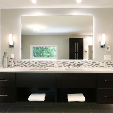 Contemporary Master Bath in Deerfield