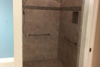 Photo of a mid-sized transitional master bathroom in Orlando with a corner shower, gray tile and porcelain tile.