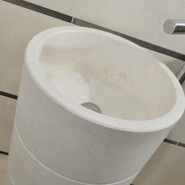 BAGNO IN TRAVERTINO CHIARO