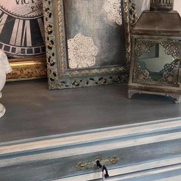 Comò umbertino restaurato e decorato in stile provenzale