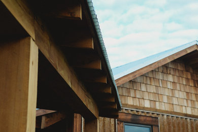 Home design - rustic home design idea in Calgary
