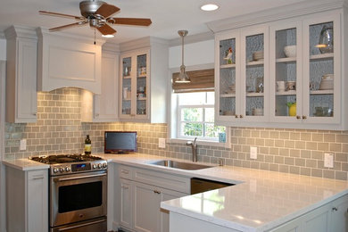 Inspiration for a contemporary kitchen remodel in Houston
