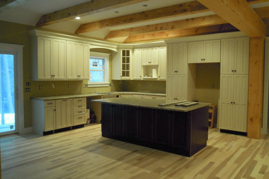 Arts and crafts home design photo in New York