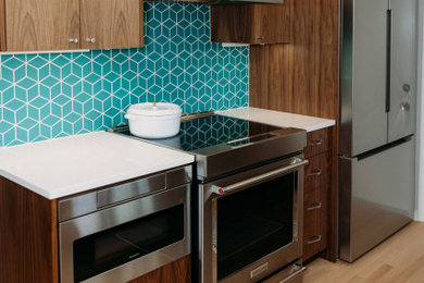 Kitchen - mid-century modern kitchen idea in Portland